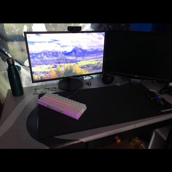 Gaming setup - Picture 2 of 8